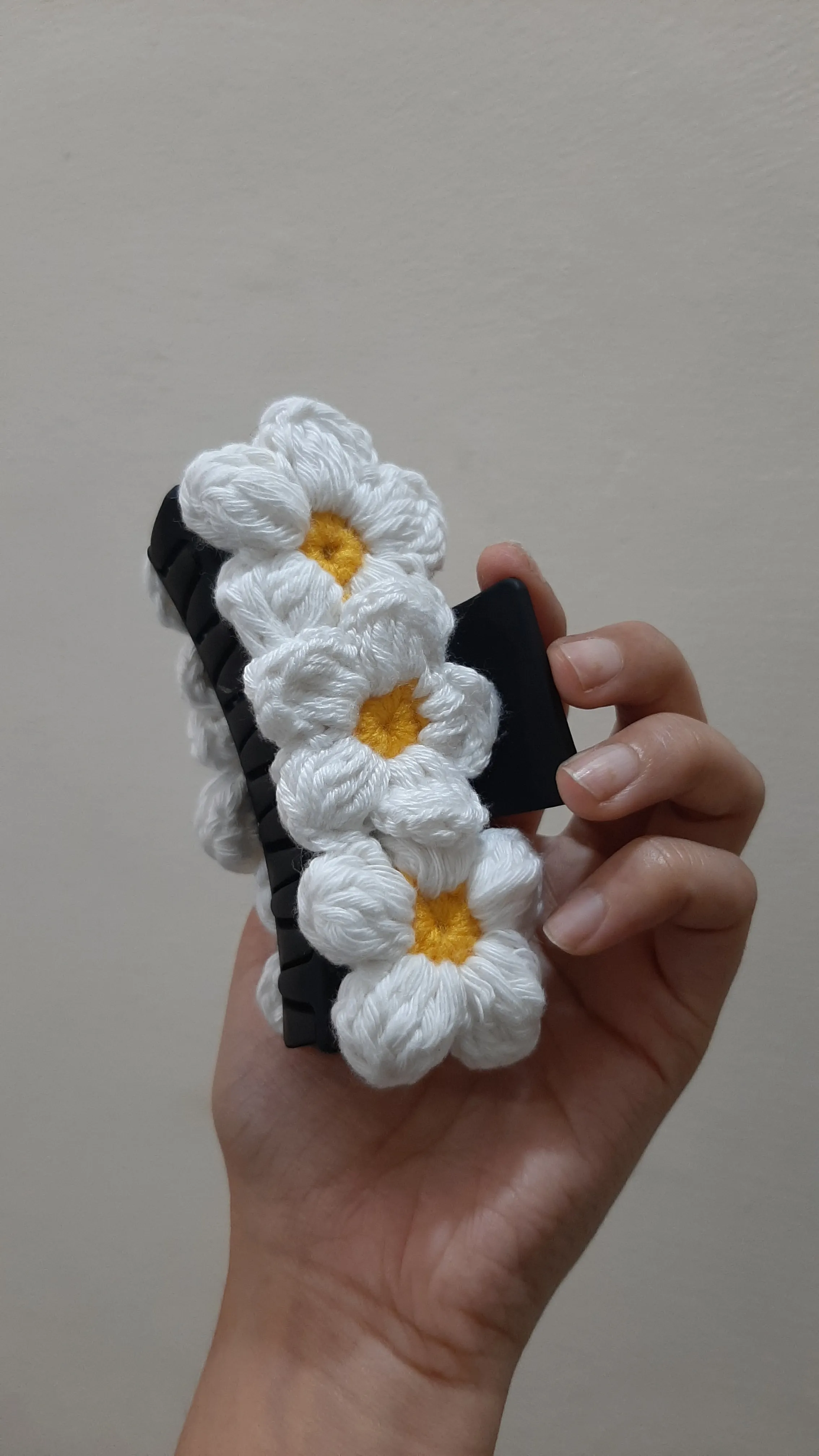 crochet-daisy-hair-clutcher
